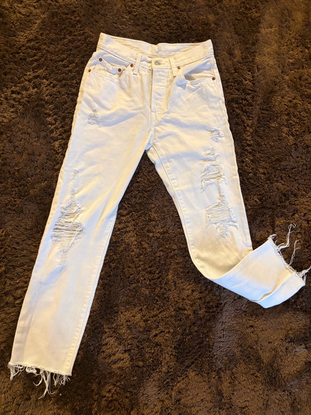Women’s Distressed White Levi’s